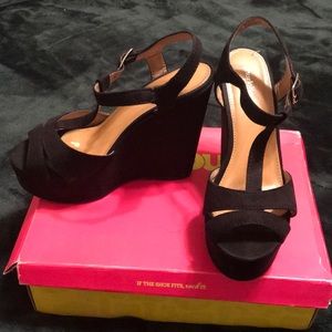 Black Wedges